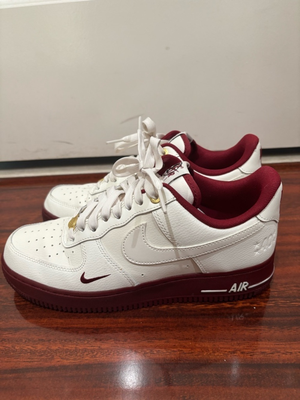 Nike White and Burgundy Low-Top Sneakers Air Force 1 - Picture 5 of 8